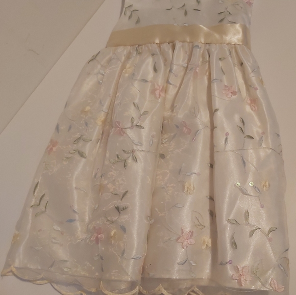 Dress - Picture 3 of 4